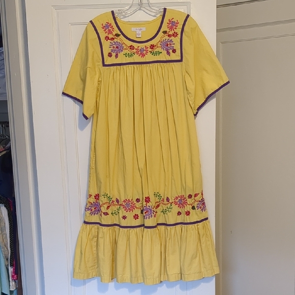 Yellow Embroidered Patio Day Dress Muumuu Style Size Small With Pockets - Picture 2 of 4